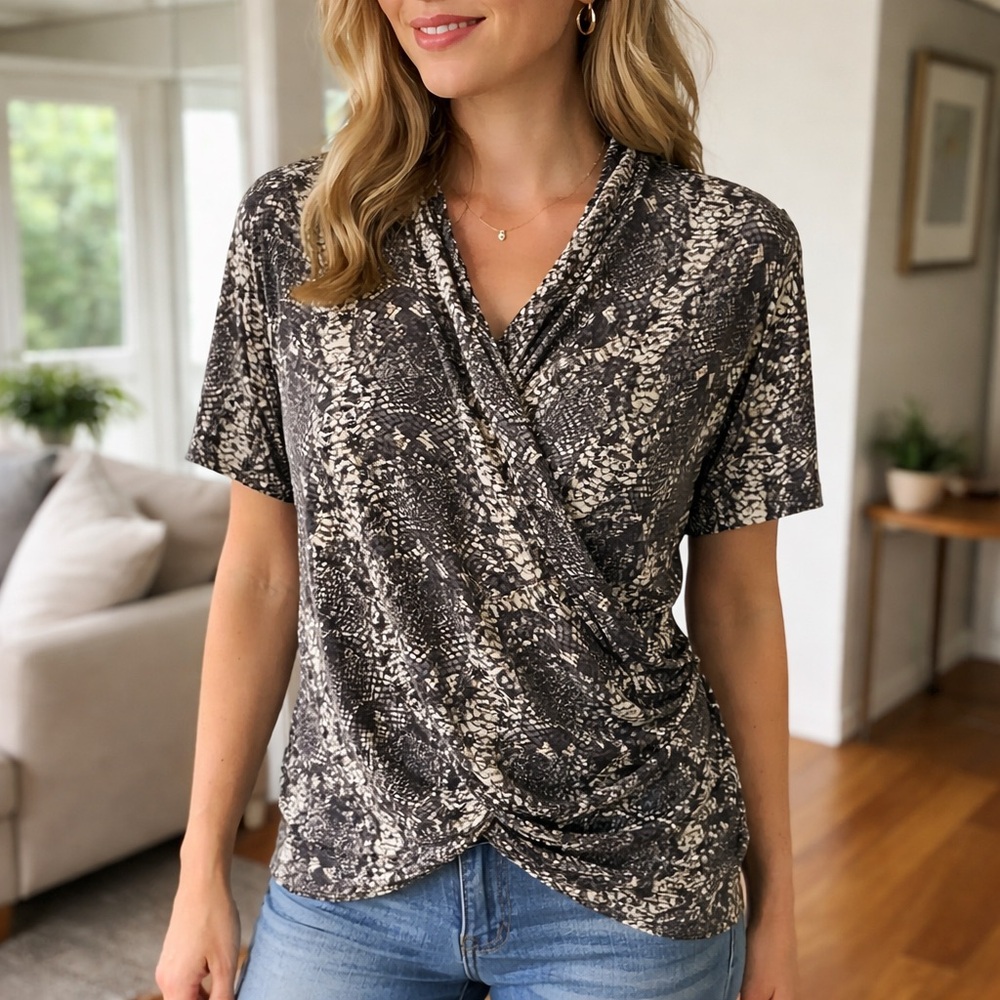 Marc By Marc Jacobs Black and Gray Short Sleeve Top